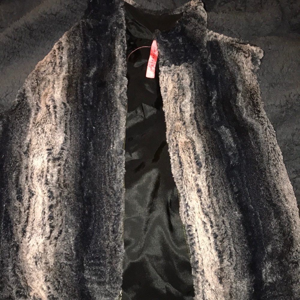 Multi bulk/grey colored vest